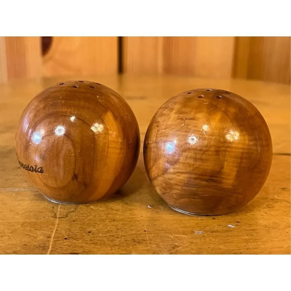 Salt And Pepper Shakers Crosby Minnesota Souvenirs Wood (6837)